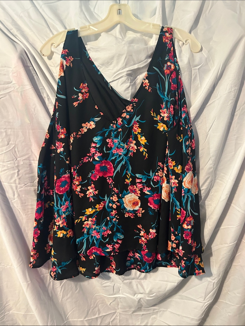Boutique 9 Black Floral Cold-Shoulder V-Neck Tank